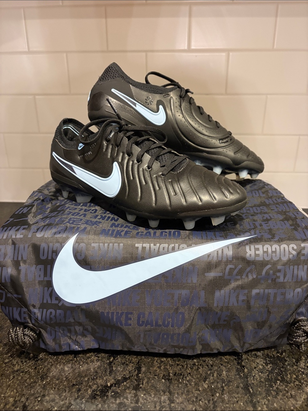 Nike Tiempo Legend 10 Elite FG Men’s 7.5/Women’s 9 NWB and Shoe bag